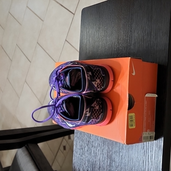 Size 8 Nike Free 5.0 - Picture 4 of 5